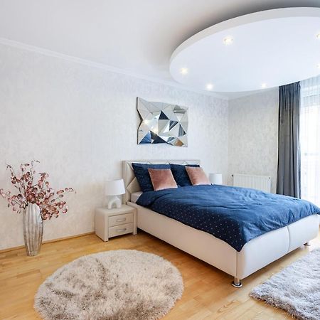 Beautiful Three Bedrooms Apartment With Free Parking Close To The Danube Coast Budapest Exteriör bild