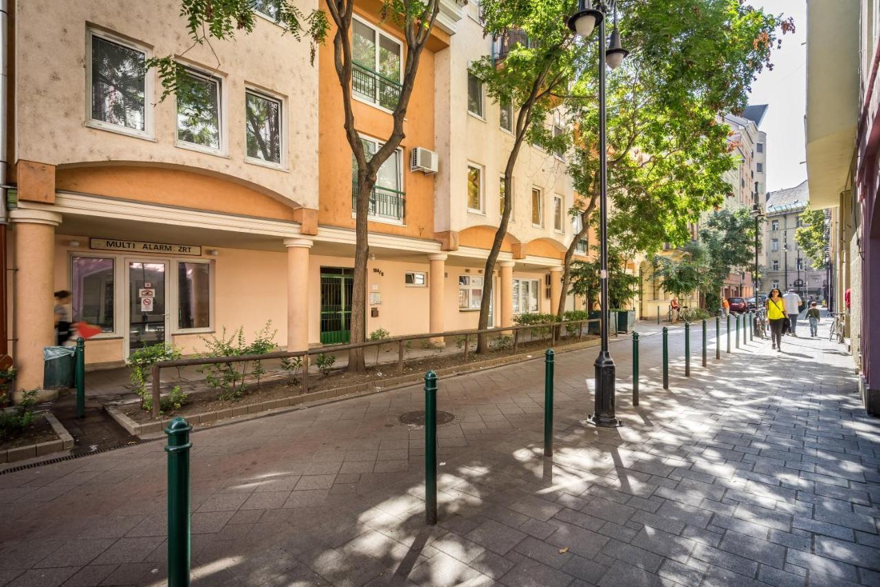 Beautiful Three Bedrooms Apartment With Free Parking Close To The Danube Coast Budapest Exteriör bild
