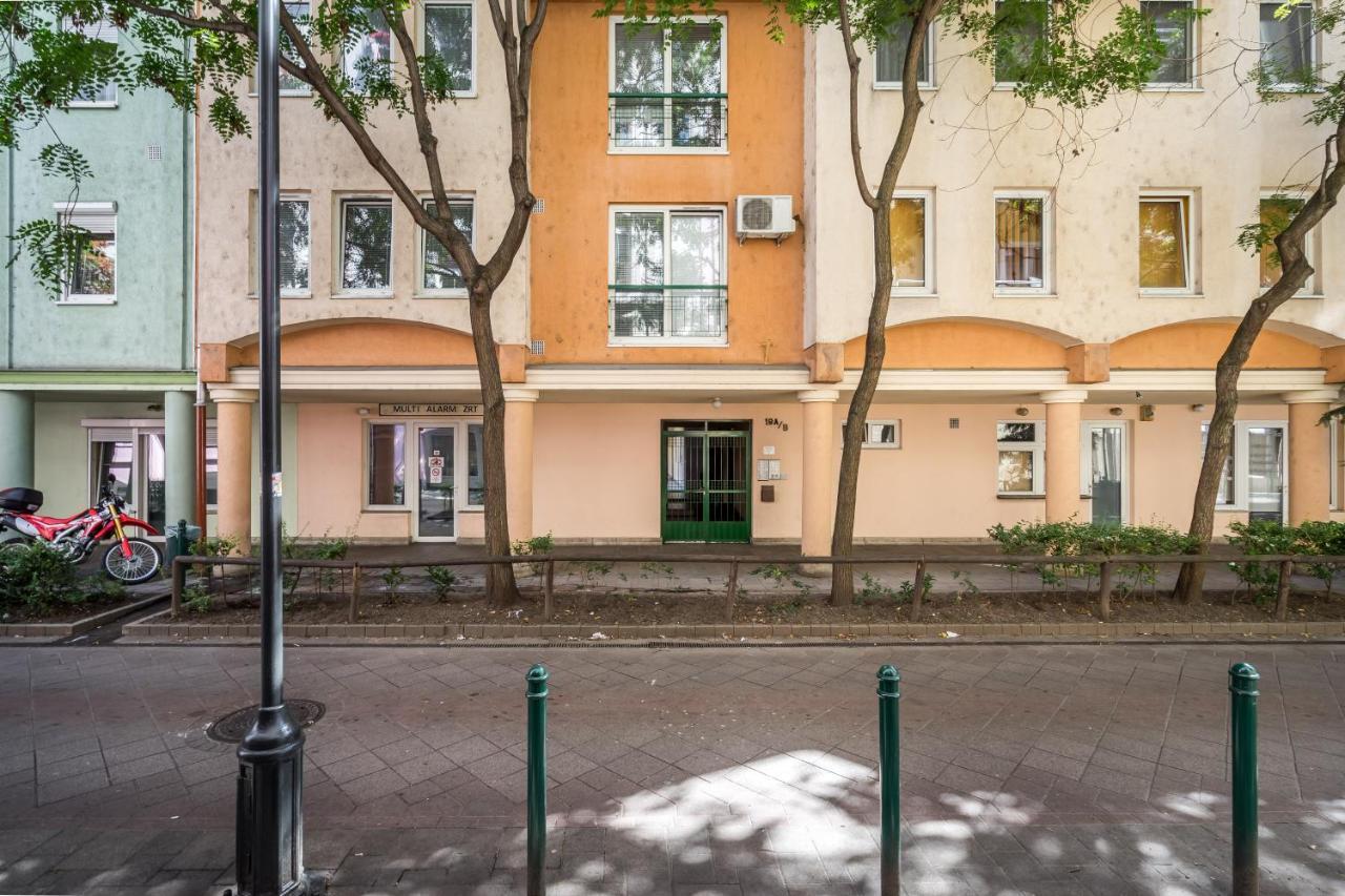 Beautiful Three Bedrooms Apartment With Free Parking Close To The Danube Coast Budapest Exteriör bild