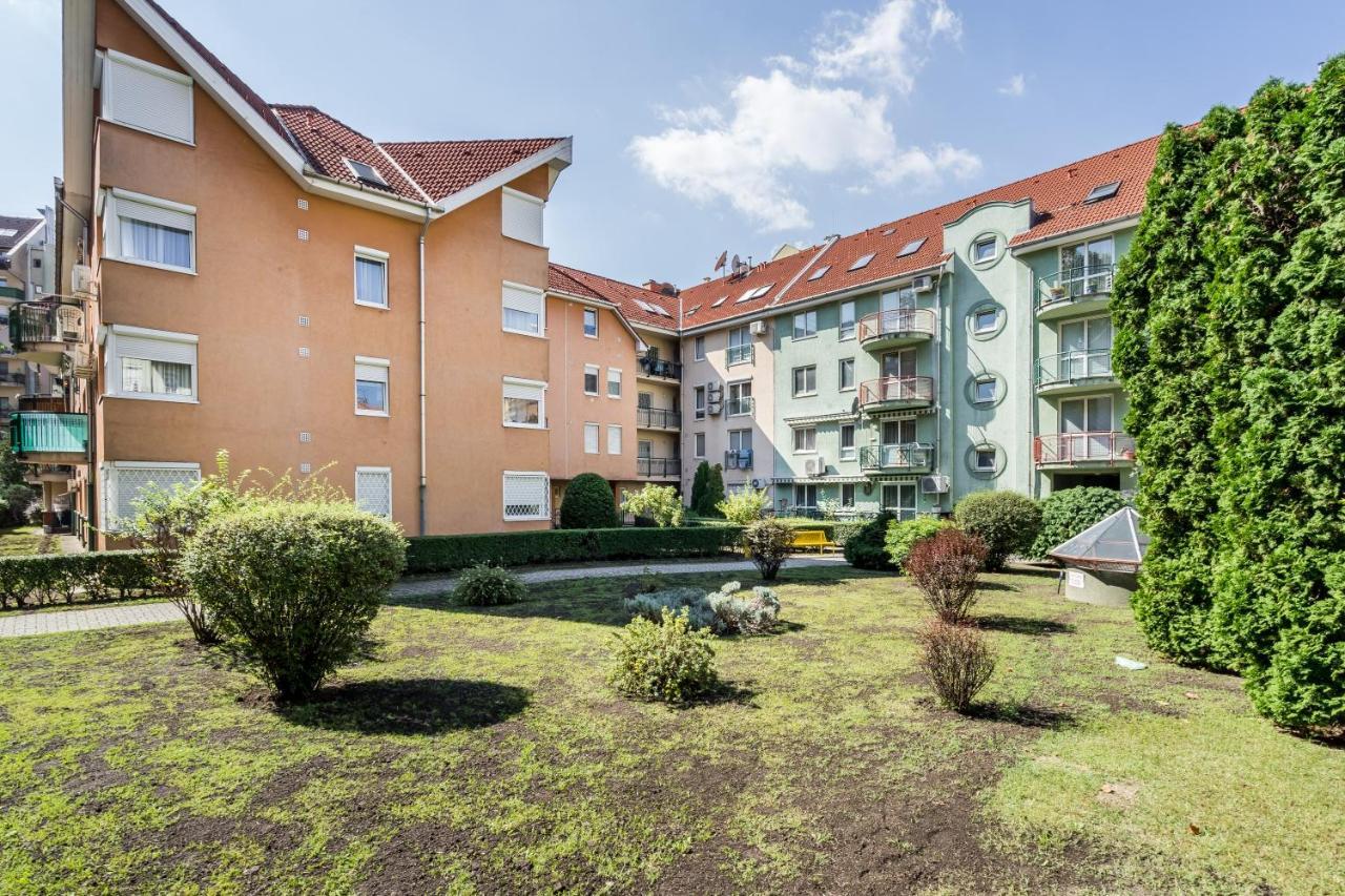 Beautiful Three Bedrooms Apartment With Free Parking Close To The Danube Coast Budapest Exteriör bild