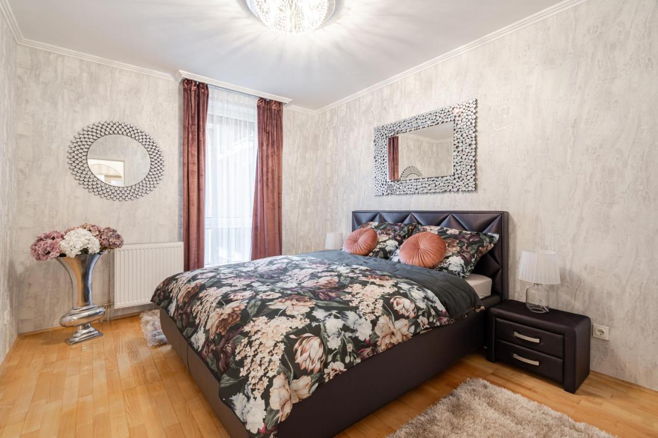 Beautiful Three Bedrooms Apartment With Free Parking Close To The Danube Coast Budapest Exteriör bild