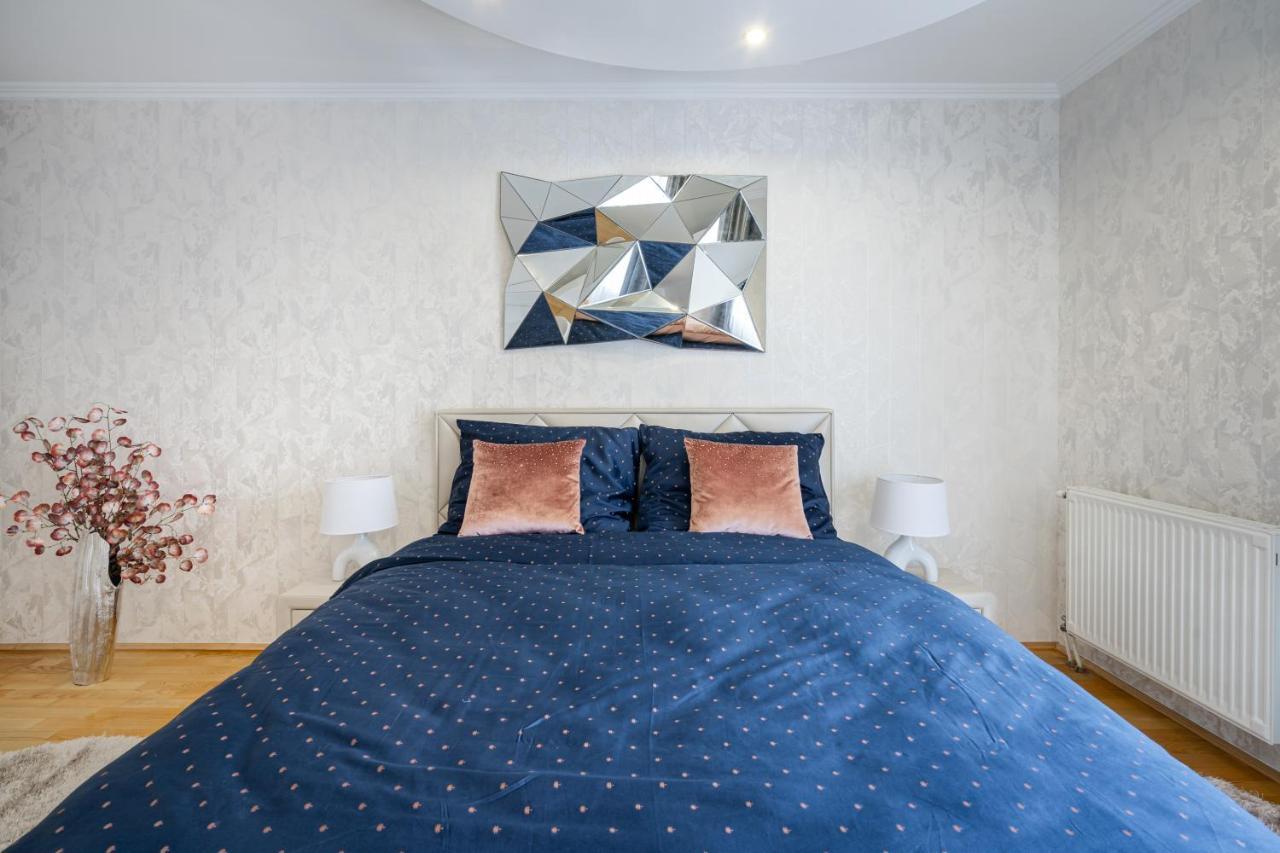 Beautiful Three Bedrooms Apartment With Free Parking Close To The Danube Coast Budapest Exteriör bild
