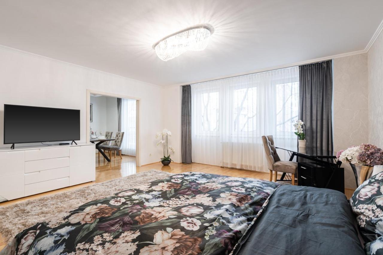 Beautiful Three Bedrooms Apartment With Free Parking Close To The Danube Coast Budapest Exteriör bild