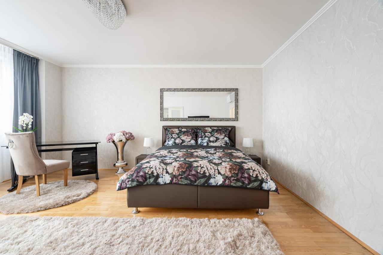 Beautiful Three Bedrooms Apartment With Free Parking Close To The Danube Coast Budapest Exteriör bild