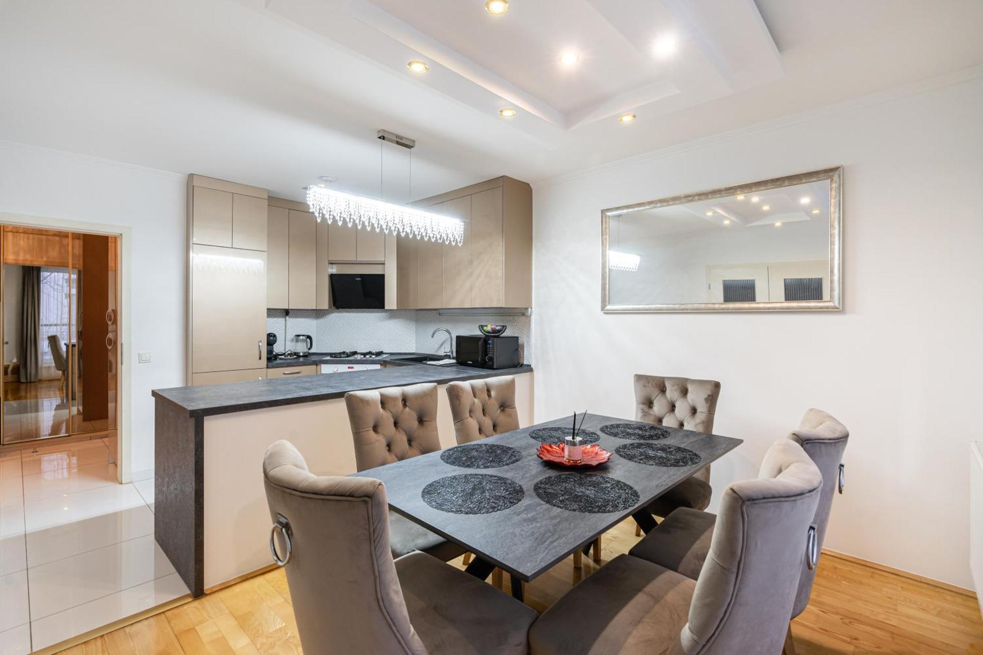 Beautiful Three Bedrooms Apartment With Free Parking Close To The Danube Coast Budapest Exteriör bild